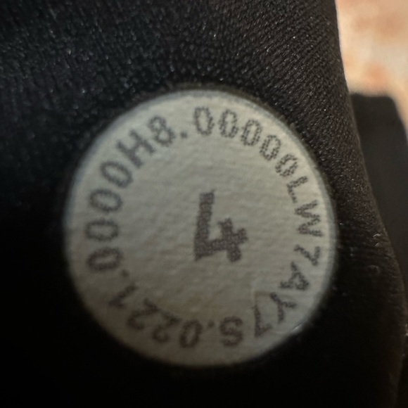 Lululemon Fast And Free Short 10" *Non-Reflective Black W7AY7S size 4 - Picture 2 of 7